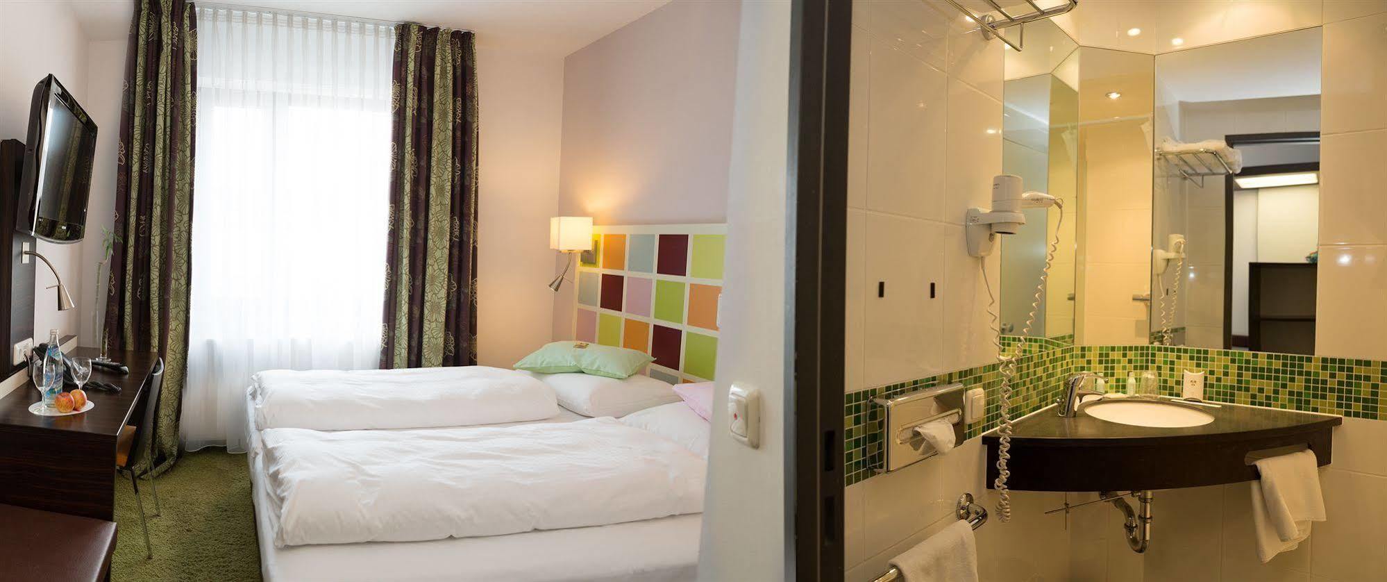 Hotel Arooma Эрдинг Экстерьер фото
