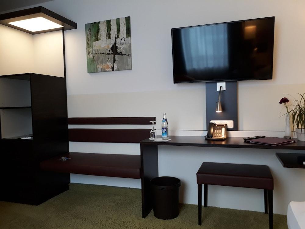 Hotel Arooma Эрдинг Экстерьер фото